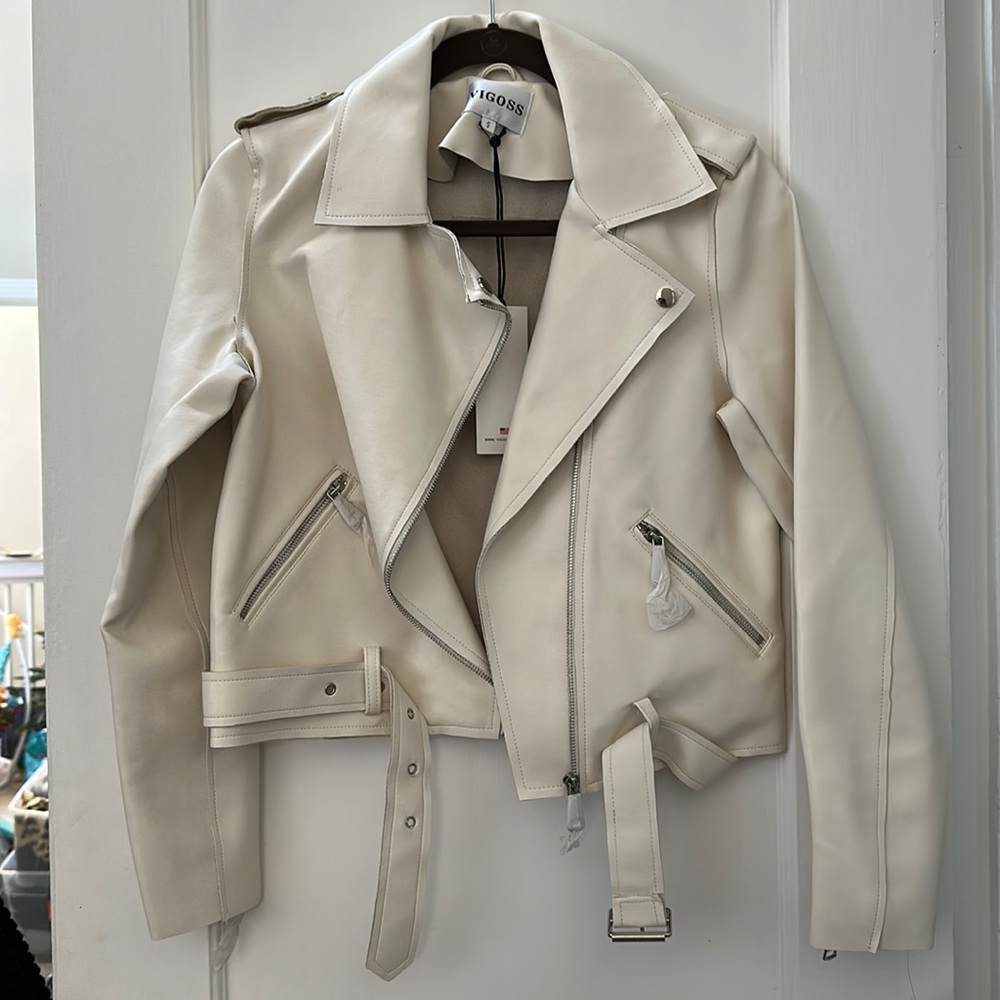 Vigoss cream colored faux leather moto jacket with belt